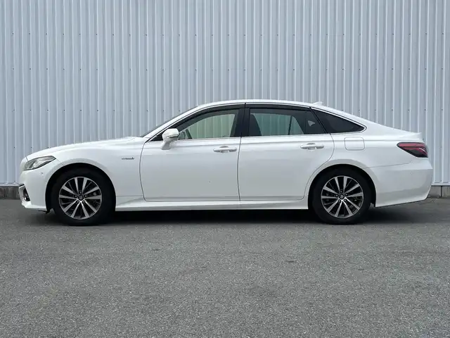 トヨタ クラウン ハイブリッド S Cパッケージ 福岡県 2019(平31)年 3.2万km ホワイトパールクリスタルシャイン 黒革シート/トヨタセーフティセンス/PCS/LDA/クリアランスソナー/メーカーナビ/フルセグTV/CD/DVD/BT/SD/AUX/USB/全周囲カメラ/レーダークルーズコントロール/ＢＳＭ/ステアリングヒーター/前席シートヒーター／ベンチレーション/前席パワーシート/パドルシフト/HUD/パーキングアシスト/ビルトインETC/AC100V/LEDオートライト/オートハイビーム/フォグランプ/スマートキー/プッシュスタート/電動パーキング/ブレーキホールド/ステアリングリモコン/電格ミラー