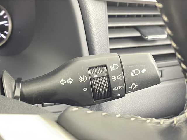 レクサス ＲＸ 450h バージョンL 愛知県 2017(平29)年 4.6万km グラファイトブラックガラスフレーク /禁煙車//ワンオーナー車//純正ナビ//フルセグTV/AMFM/CD/DVD/ブルーレイ/Bluetooth/SD/USB/AUX//ビルトインETC2.0//レーダー探知機(ZERO703V)//パノラミックビューモニター//バックカメラ//チルト&スライド電動ムーンルーフ//レクサスセーフティシステム+//アダプティブクルーズコントロール//ブラインドスポットモニター//前後クリアランスソナー//LEDヘッドライト//オートライト//LEDフォグランプ//パワーバックドア//ヘッドアップディスプレイ//本革シート//運転席・助手席パワーシート(ポジションメモリー付)//運転席・助手席シートヒーター&ベンチレーション//後席シートヒーター//後席サンシェード//黒木目調パネル//本革&黒木目調コンビステアリング//ステアリングスイッチ//ステアリングヒーター//電子パーキングブレーキ//ブレーキホールド//純正20インチアルミホイール//タイヤ空気圧警告//純正フロアマット//純正ドアバイザー//プッシュスタート//電動格納ミラー//新車保証書・取扱説明書//スペアキー