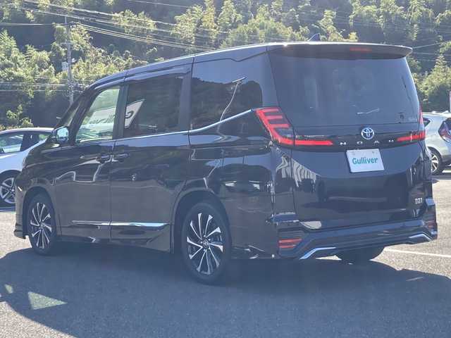 トヨタ ノア ハイブリッド S－Z 佐賀県 2023(令5)年 2.1万km スパークリングブラックパールクリスタルシャイン モデリスタエアロ/純正10.5インチディスプレイオーディオ/パノラマミックビューモニター/快適利便パッケージ/・パワーバックドア/・2列目シートヒーター/・ステアリングヒーター/・オットマン/プリクラッシュセーフティ/レーンディパーチャーアラート/オートハイビーム/アダプティブクルーズコントロール/パーキングアシスト/Advanced Drive/フロントクロストラフィックアラート/レーンチェンジアシスト/ブラインドスポットモニター/クリアランスソナー/ドライバーモニター/両側パワースライドドア/電動パーキングブレーキ/オートブレーキホールド/ハーフレザーシート/ドライブレコーダー/ステアリングリモコン/ビルトインETC2.0/プッシュスタート/スマートキー/LEDヘッドライト/フォグライト/純正アルミホイール