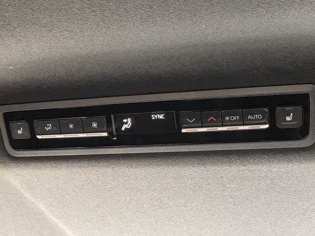 トヨタ ノア ハイブリッド S－Z 佐賀県 2023(令5)年 2.1万km スパークリングブラックパールクリスタルシャイン モデリスタエアロ/純正10.5インチディスプレイオーディオ/パノラマミックビューモニター/快適利便パッケージ/・パワーバックドア/・2列目シートヒーター/・ステアリングヒーター/・オットマン/プリクラッシュセーフティ/レーンディパーチャーアラート/オートハイビーム/アダプティブクルーズコントロール/パーキングアシスト/Advanced Drive/フロントクロストラフィックアラート/レーンチェンジアシスト/ブラインドスポットモニター/クリアランスソナー/ドライバーモニター/両側パワースライドドア/電動パーキングブレーキ/オートブレーキホールド/ハーフレザーシート/ドライブレコーダー/ステアリングリモコン/ビルトインETC2.0/プッシュスタート/スマートキー/LEDヘッドライト/フォグライト/純正アルミホイール