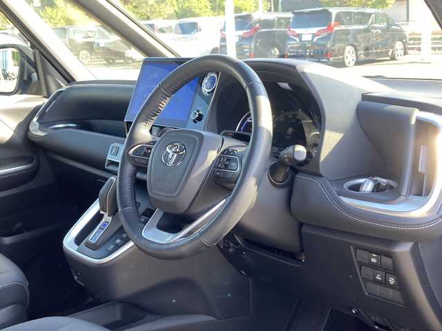 トヨタ ノア ハイブリッド S－Z 佐賀県 2023(令5)年 2.1万km スパークリングブラックパールクリスタルシャイン モデリスタエアロ/純正10.5インチディスプレイオーディオ/パノラマミックビューモニター/快適利便パッケージ/・パワーバックドア/・2列目シートヒーター/・ステアリングヒーター/・オットマン/プリクラッシュセーフティ/レーンディパーチャーアラート/オートハイビーム/アダプティブクルーズコントロール/パーキングアシスト/Advanced Drive/フロントクロストラフィックアラート/レーンチェンジアシスト/ブラインドスポットモニター/クリアランスソナー/ドライバーモニター/両側パワースライドドア/電動パーキングブレーキ/オートブレーキホールド/ハーフレザーシート/ドライブレコーダー/ステアリングリモコン/ビルトインETC2.0/プッシュスタート/スマートキー/LEDヘッドライト/フォグライト/純正アルミホイール