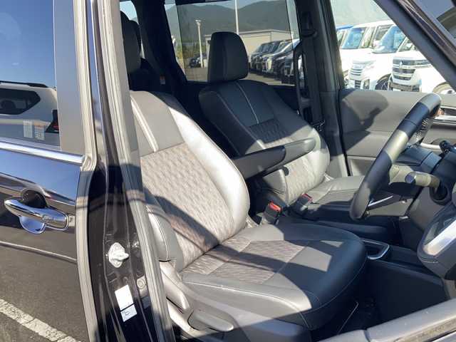 トヨタ ノア ハイブリッド S－Z 佐賀県 2023(令5)年 2.1万km スパークリングブラックパールクリスタルシャイン モデリスタエアロ/純正10.5インチディスプレイオーディオ/パノラマミックビューモニター/快適利便パッケージ/・パワーバックドア/・2列目シートヒーター/・ステアリングヒーター/・オットマン/プリクラッシュセーフティ/レーンディパーチャーアラート/オートハイビーム/アダプティブクルーズコントロール/パーキングアシスト/Advanced Drive/フロントクロストラフィックアラート/レーンチェンジアシスト/ブラインドスポットモニター/クリアランスソナー/ドライバーモニター/両側パワースライドドア/電動パーキングブレーキ/オートブレーキホールド/ハーフレザーシート/ドライブレコーダー/ステアリングリモコン/ビルトインETC2.0/プッシュスタート/スマートキー/LEDヘッドライト/フォグライト/純正アルミホイール