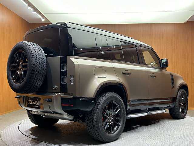 ランドローバー ランドローバー ディフェンダー 110X 千葉県 2022(令4)年 4万km 茶 スライディングパノラミックルーフ　/マトリクスＬＥＤヘッドライト　/コンビレザーシート　/コールドクライメートパック　/３６０°カメラ　/サイドステップ　/エアサスペンション　/ＡＣＣ　/ＨＵＤ　/シートヒーター