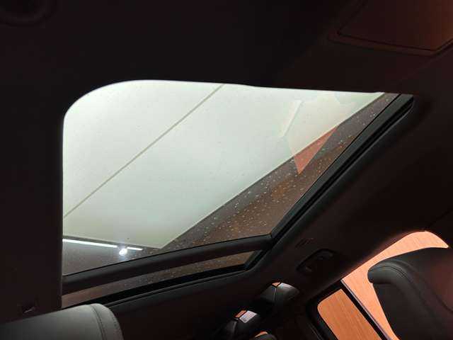 ランドローバー ランドローバー ディフェンダー 110X 千葉県 2022(令4)年 4万km 茶 スライディングパノラミックルーフ　/マトリクスＬＥＤヘッドライト　/コンビレザーシート　/コールドクライメートパック　/３６０°カメラ　/サイドステップ　/エアサスペンション　/ＡＣＣ　/ＨＵＤ　/シートヒーター