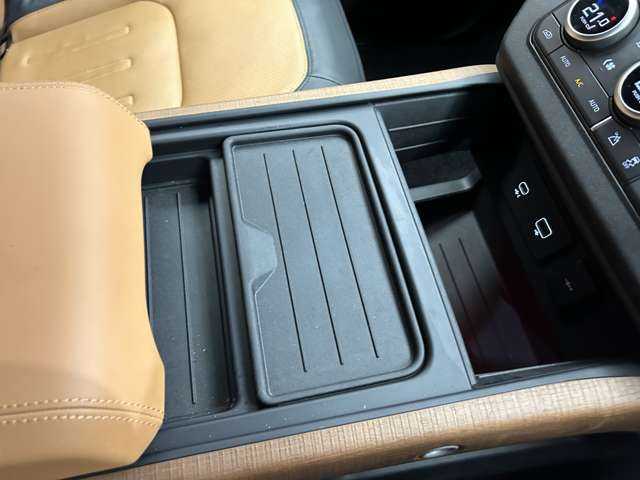 ランドローバー ランドローバー ディフェンダー 110X 千葉県 2022(令4)年 4万km 茶 スライディングパノラミックルーフ　/マトリクスＬＥＤヘッドライト　/コンビレザーシート　/コールドクライメートパック　/３６０°カメラ　/サイドステップ　/エアサスペンション　/ＡＣＣ　/ＨＵＤ　/シートヒーター