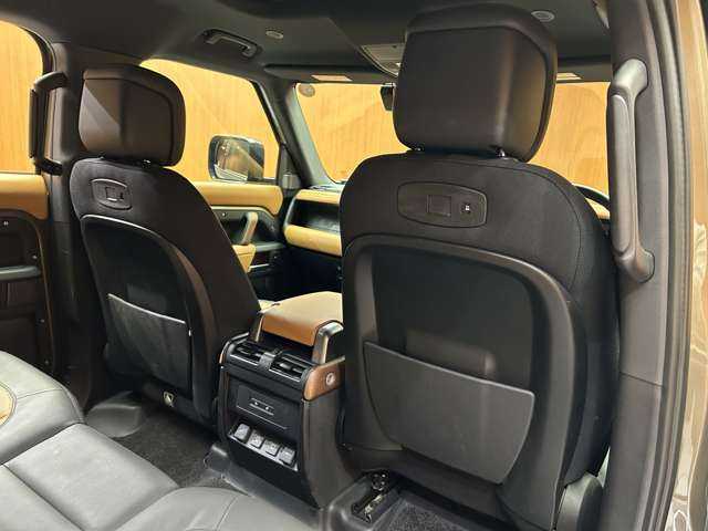 ランドローバー ランドローバー ディフェンダー 110X 千葉県 2022(令4)年 4万km 茶 スライディングパノラミックルーフ　/マトリクスＬＥＤヘッドライト　/コンビレザーシート　/コールドクライメートパック　/３６０°カメラ　/サイドステップ　/エアサスペンション　/ＡＣＣ　/ＨＵＤ　/シートヒーター