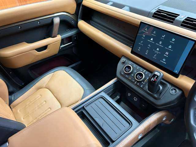 ランドローバー ランドローバー ディフェンダー 110X 千葉県 2022(令4)年 4万km 茶 スライディングパノラミックルーフ　/マトリクスＬＥＤヘッドライト　/コンビレザーシート　/コールドクライメートパック　/３６０°カメラ　/サイドステップ　/エアサスペンション　/ＡＣＣ　/ＨＵＤ　/シートヒーター