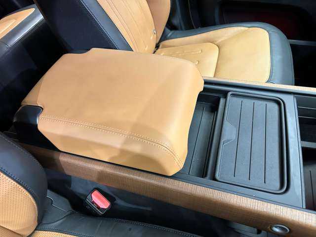 ランドローバー ランドローバー ディフェンダー 110X 千葉県 2022(令4)年 4万km 茶 スライディングパノラミックルーフ　/マトリクスＬＥＤヘッドライト　/コンビレザーシート　/コールドクライメートパック　/３６０°カメラ　/サイドステップ　/エアサスペンション　/ＡＣＣ　/ＨＵＤ　/シートヒーター