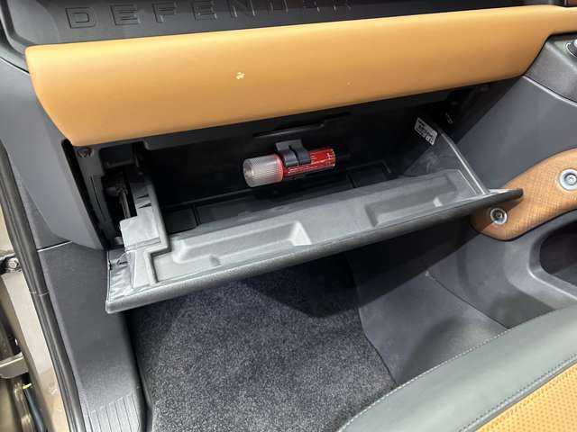 ランドローバー ランドローバー ディフェンダー 110X 千葉県 2022(令4)年 4万km 茶 スライディングパノラミックルーフ　/マトリクスＬＥＤヘッドライト　/コンビレザーシート　/コールドクライメートパック　/３６０°カメラ　/サイドステップ　/エアサスペンション　/ＡＣＣ　/ＨＵＤ　/シートヒーター