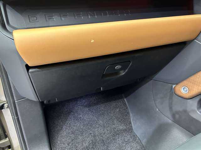 ランドローバー ランドローバー ディフェンダー 110X 千葉県 2022(令4)年 4万km 茶 スライディングパノラミックルーフ　/マトリクスＬＥＤヘッドライト　/コンビレザーシート　/コールドクライメートパック　/３６０°カメラ　/サイドステップ　/エアサスペンション　/ＡＣＣ　/ＨＵＤ　/シートヒーター