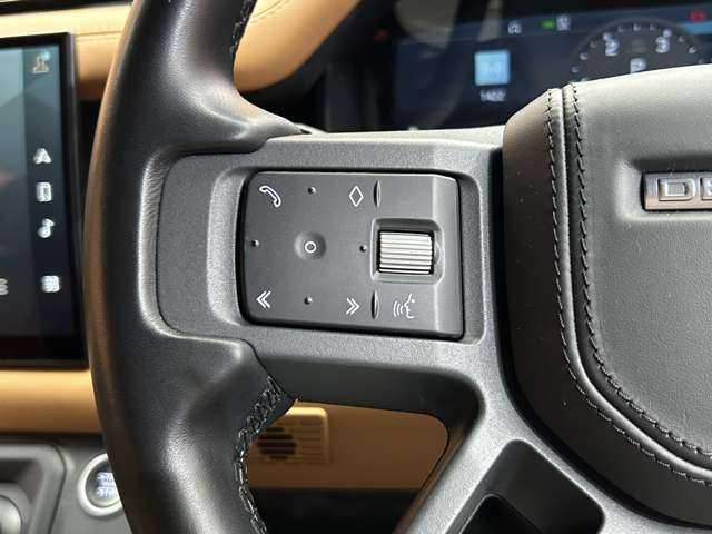 ランドローバー ランドローバー ディフェンダー 110X 千葉県 2022(令4)年 4万km 茶 スライディングパノラミックルーフ　/マトリクスＬＥＤヘッドライト　/コンビレザーシート　/コールドクライメートパック　/３６０°カメラ　/サイドステップ　/エアサスペンション　/ＡＣＣ　/ＨＵＤ　/シートヒーター