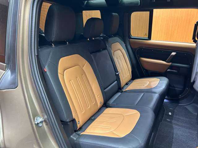 ランドローバー ランドローバー ディフェンダー 110X 千葉県 2022(令4)年 4万km 茶 スライディングパノラミックルーフ　/マトリクスＬＥＤヘッドライト　/コンビレザーシート　/コールドクライメートパック　/３６０°カメラ　/サイドステップ　/エアサスペンション　/ＡＣＣ　/ＨＵＤ　/シートヒーター