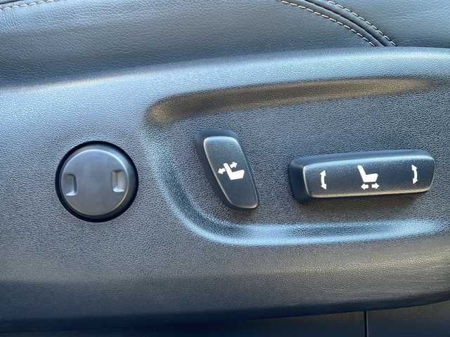 トヨタ ランドクルーザー プラド TX Lパッケージ 岩手県 2023(令5)年 2.3万km ホワイトパールクリスタルシャイン 純正SDナビ/AM/FM/CD/DVD/Bluetooth/フルセグTV/バックカメラ/サンルーフ/ドライブレコーダー/レーダークルーズコントロール/衝突被害軽減ブレーキ/レーンキープアシスト/横滑り防止装置/アイドリングストップ/パワーシート/シートヒーター/オートライト/オートハイビーム/LEDヘッドライト/スマートキー/プッシュスタート/電動格納ミラー/純正17インチAW/純正フロアマット/保証書/取扱説明書”