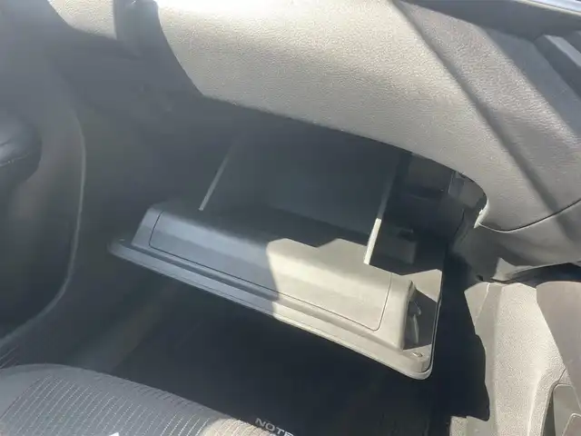 日産 ノート X 千葉県 2021(令3)年 3.2万km バーガンディー プロパイロット/　衝突軽減ブレーキ/レーンキープアシスト/　レーダークルーズコントロール/オートハイビーム/　クリアランスソナー/ブラインドスポットモニター/純正メーカーディスプレイナビ/　フルセグ/BT/USB/カープレイ/アラウンドビューモニター/ステアリングスイッチ/ETC2.0/シートヒーター(D/N席)/ステアリングヒーター/LEDヘッドライト/オートライト/フォグライト/電動パーキングブレーキ/スマートキー/プッシュスタート/純正フロアマット/純正ホイール