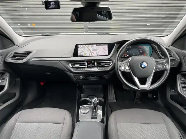 ＢＭＷ １１８ｄ プレイ エディションジョイ+ 三重県 2020(令2)年 3.7万km アルピンホワイトⅢ コンフォートＰＫＧ　/ナビＰＫＧ　/ＬＥＤライト　/カープレイ　/オートマチックテールゲート　/ＡＣＣ　/インテリジェントセーフティー/コンフォートアクセス　/ワイヤレスチャージ　/純正１６ＡＷ　/純正ナビ　/バックカメラ　/ＥＴＣ/純正前後ドラレコ
