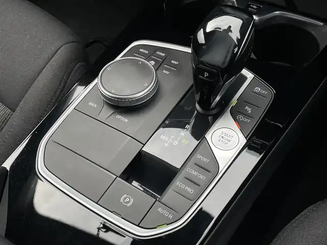 ＢＭＷ １１８ｄ プレイ エディションジョイ+ 三重県 2020(令2)年 3.7万km アルピンホワイトⅢ コンフォートＰＫＧ　/ナビＰＫＧ　/ＬＥＤライト　/カープレイ　/オートマチックテールゲート　/ＡＣＣ　/インテリジェントセーフティー/コンフォートアクセス　/ワイヤレスチャージ　/純正１６ＡＷ　/純正ナビ　/バックカメラ　/ＥＴＣ/純正前後ドラレコ