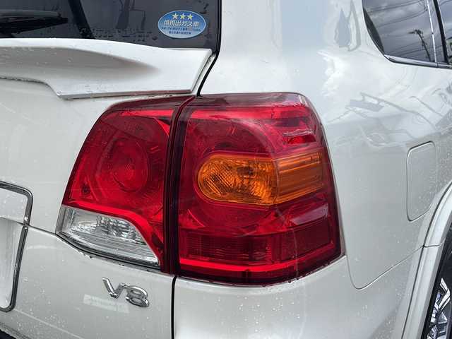 トヨタ ランドクルーザー ZX 新潟県 2015(平27)年 13万km ホワイトパールクリスタルシャイン 社外ホイール24インチ〈LOWENHATT] /社外エアロ〈branew〉/サンルーフ/クルーズコントロール/ルーフレール/シートメモリー/全席シートヒーター/本革レザーシート/自動防眩ミラー/後席モニター/純正フロアマット/ウッドコンビステアリング/フォグランプ/バックカメラ/フルセグ/ビルトインETC/４WD/カーテンエアバック/スマートキー/WACエアコン