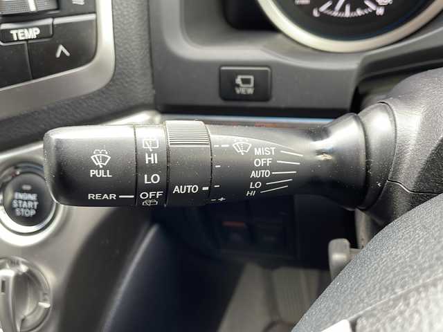 トヨタ ランドクルーザー ZX 新潟県 2015(平27)年 13万km ホワイトパールクリスタルシャイン 社外ホイール24インチ〈LOWENHATT] /社外エアロ〈branew〉/サンルーフ/クルーズコントロール/ルーフレール/シートメモリー/全席シートヒーター/本革レザーシート/自動防眩ミラー/後席モニター/純正フロアマット/ウッドコンビステアリング/フォグランプ/バックカメラ/フルセグ/ビルトインETC/４WD/カーテンエアバック/スマートキー/WACエアコン