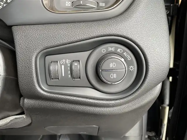 クライスラー・ジープ ジープ レネゲード リミテッド 愛知県 2019(平31)年 5万km ブラック 純正ナビ /フルセグTV /Bluetooth /バックカメラ /黒革シート /シートヒーター/パワーシート/ACC /レーンキープ /ブラインドスポット /純正17インチブラックアルミホイール /LEDヘッドライト/ドラレコ/コーナーセンサー/スマートキー/スペアキー/取扱説明書/保証書