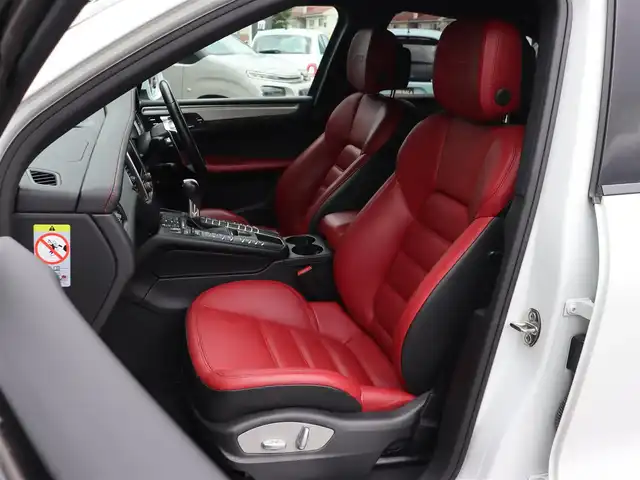 ポルシェ マカン GTS 長野県 2017(平29)年 5万km 白 ・スポーツクロノ/スポーツデザインパッケージ/・赤革シート /・純正ナビ /・バックカメラ /・CarPay/・クルーズコントロール /・レーンディパチャーW /・全席シートヒーター /・パワーバックドア /・純正20AW /・LEDライト