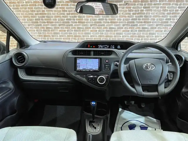 トヨタ アクア L 岩手県 2020(令2)年 9.6万km スーパーホワイトⅡ トヨタセーフティセンスC/プリクラッシュセーフティ/レーンディパーチャーアラート/オートマチックハイビーム/先行車発進告知機能/横滑り防止装置/ヘッドライトレベライザー/社外ナビ/Bluetooth接続機能/ETC/ドライブレコーダー/オートエアコン/15インチスチールホイール/純正ホイールキャップ