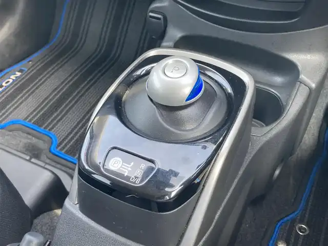 日産 ノート e－パワー X FOUR 鳥取県 2019(令1)年 10.1万km ブリリアントホワイトパール ４・W・D/ワンオーナー/純正ナビ/フルセグ/DVD/CD/BT/USB/アラウンドビューモニター/エマージェンシーブレーキ/レーンキープアシスト/レーダークルーズコントロール/前後コーナーセンサー/ETC/前方ドライブレコーダー/LEDヘットライト/純正15インチアルミホイール/プッシュエンジンスタート/フロアマット・ドアバイザー