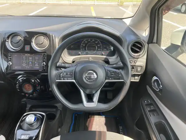 日産 ノート e－パワー X FOUR 鳥取県 2019(令1)年 10.1万km ブリリアントホワイトパール ４・W・D/ワンオーナー/純正ナビ/フルセグ/DVD/CD/BT/USB/アラウンドビューモニター/エマージェンシーブレーキ/レーンキープアシスト/レーダークルーズコントロール/前後コーナーセンサー/ETC/前方ドライブレコーダー/LEDヘットライト/純正15インチアルミホイール/プッシュエンジンスタート/フロアマット・ドアバイザー