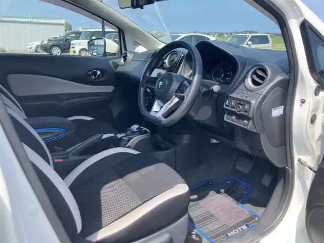 日産 ノート e－パワー X FOUR 鳥取県 2019(令1)年 10.1万km ブリリアントホワイトパール ４・W・D/ワンオーナー/純正ナビ/フルセグ/DVD/CD/BT/USB/アラウンドビューモニター/エマージェンシーブレーキ/レーンキープアシスト/レーダークルーズコントロール/前後コーナーセンサー/ETC/前方ドライブレコーダー/LEDヘットライト/純正15インチアルミホイール/プッシュエンジンスタート/フロアマット・ドアバイザー