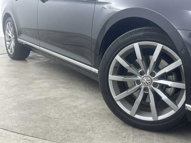 フォルクスワーゲン パサート TDI ハイライン 福島県 2019(平31)年 5.9万km ディープブラックパールエフェクト オールインセーフティ/・衝突被害軽減/・車線逸脱警報/・オートクルーズコントロール/・渋滞追従支援/・レーンチェンジアシスト/純正ナビ/・フルセグ/CD/DVD/SD/BT/USB/AUX/FM/AM/・全方位モニターカメラ/・ビルトインETC2.0/前後ドライブレコーダー/パワーリアゲート/革巻きステアリング/・ステアリングスイッチ/・パドルシフト/電子パーキングブレーキ/・オートブレーキホールド/レザーシート/・パワーシート/・シートヒーター/・ベンチレーションシート/ＬＥＤヘッドライト/・フォグランプ/・オートライト/・オートハイビーム/電動格納ミラー/・ウィンカーミラー/スマートキー/・プッシュスタート/純正フロアマット/純正18インチＡＷ
