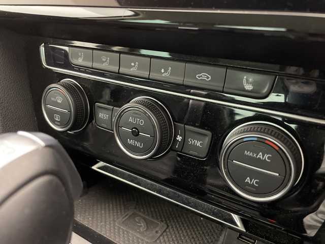 フォルクスワーゲン パサート TDI ハイライン 福島県 2019(平31)年 5.9万km ディープブラックパールエフェクト オールインセーフティ/・衝突被害軽減/・車線逸脱警報/・オートクルーズコントロール/・渋滞追従支援/・レーンチェンジアシスト/純正ナビ/・フルセグ/CD/DVD/SD/BT/USB/AUX/FM/AM/・全方位モニターカメラ/・ビルトインETC2.0/前後ドライブレコーダー/パワーリアゲート/革巻きステアリング/・ステアリングスイッチ/・パドルシフト/電子パーキングブレーキ/・オートブレーキホールド/レザーシート/・パワーシート/・シートヒーター/・ベンチレーションシート/ＬＥＤヘッドライト/・フォグランプ/・オートライト/・オートハイビーム/電動格納ミラー/・ウィンカーミラー/スマートキー/・プッシュスタート/純正フロアマット/純正18インチＡＷ