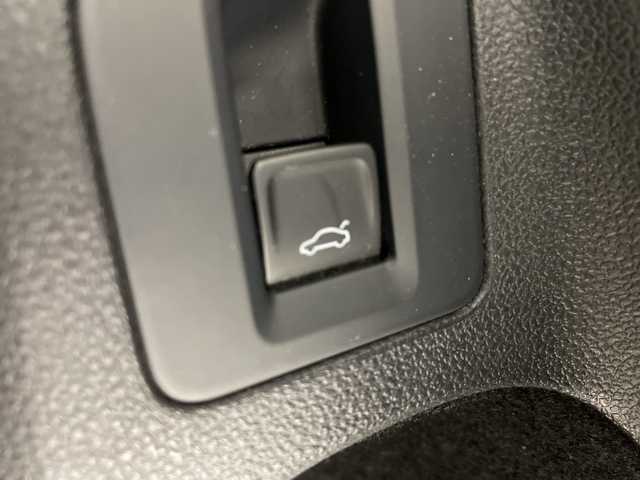 フォルクスワーゲン パサート TDI ハイライン 福島県 2019(平31)年 5.9万km ディープブラックパールエフェクト オールインセーフティ/・衝突被害軽減/・車線逸脱警報/・オートクルーズコントロール/・渋滞追従支援/・レーンチェンジアシスト/純正ナビ/・フルセグ/CD/DVD/SD/BT/USB/AUX/FM/AM/・全方位モニターカメラ/・ビルトインETC2.0/前後ドライブレコーダー/パワーリアゲート/革巻きステアリング/・ステアリングスイッチ/・パドルシフト/電子パーキングブレーキ/・オートブレーキホールド/レザーシート/・パワーシート/・シートヒーター/・ベンチレーションシート/ＬＥＤヘッドライト/・フォグランプ/・オートライト/・オートハイビーム/電動格納ミラー/・ウィンカーミラー/スマートキー/・プッシュスタート/純正フロアマット/純正18インチＡＷ