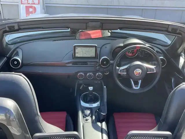 アバルト １２４ スパイダー 群馬県 2018(平30)年 1.9万km 白 純正７インチＳＤナビ　　/フルセグ　/バックカメラ/ＡＢＡＲＴＨ赤レザーシート　/シートヒーター　/前方ドラレコ　/赤キャリパー　/本革ステアリング　/純正フロアマット　/クルーズコントロール　/純正ビルトインＥＴＣ/Bluetooth/純正17インチアルミホイール/フロント・リアフォグランプ/オートLEDヘッドライト