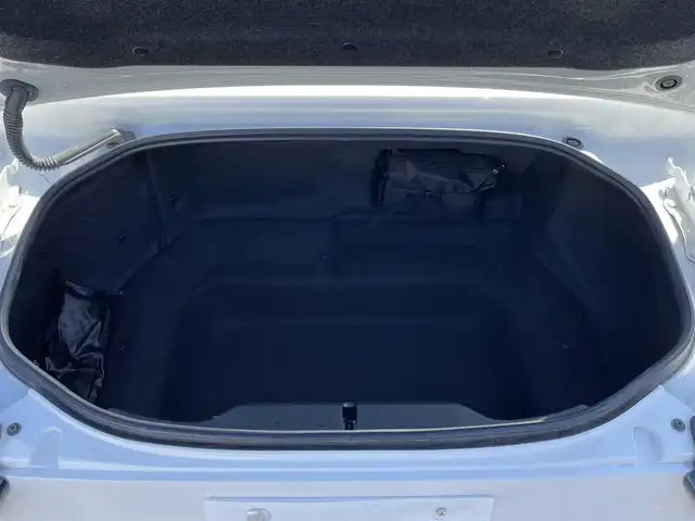 アバルト １２４ スパイダー 群馬県 2018(平30)年 1.9万km 白 純正７インチＳＤナビ　　/フルセグ　/バックカメラ/ＡＢＡＲＴＨ赤レザーシート　/シートヒーター　/前方ドラレコ　/赤キャリパー　/本革ステアリング　/純正フロアマット　/クルーズコントロール　/純正ビルトインＥＴＣ/Bluetooth/純正17インチアルミホイール/フロント・リアフォグランプ/オートLEDヘッドライト