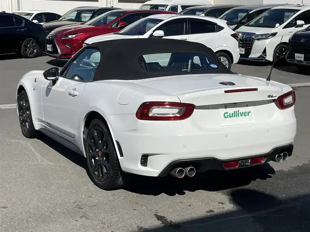 アバルト １２４ スパイダー 群馬県 2018(平30)年 1.9万km 白 純正７インチＳＤナビ　　/フルセグ　/バックカメラ/ＡＢＡＲＴＨ赤レザーシート　/シートヒーター　/前方ドラレコ　/赤キャリパー　/本革ステアリング　/純正フロアマット　/クルーズコントロール　/純正ビルトインＥＴＣ/Bluetooth/純正17インチアルミホイール/フロント・リアフォグランプ/オートLEDヘッドライト