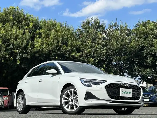 アウディ アウディ Ａ３ SB 30TFSI アドバンスド 東京都 2025(令7)年 0.1万km グレイシアホワイトメタリック ワンオーナー/ナビゲーションパッケージ/・純正MMIナビ/・バーチャルコックピットプラス/コンビニエンス&アシスタンスパッケージ ライト/・シートヒーター（前席）/・アダプティブクルーズコントロール/・リヤビューカメラ/・パークアシスト/・ハイビームアシスト/ラグジュアリーパッケージ/・パーシャルレザー（ブラック）/・マルチカラーアンビエントライティング/純正ビルトインETC/純正ドライブレコーダー（前後）/取扱説明書/保証書/スペアキー1本