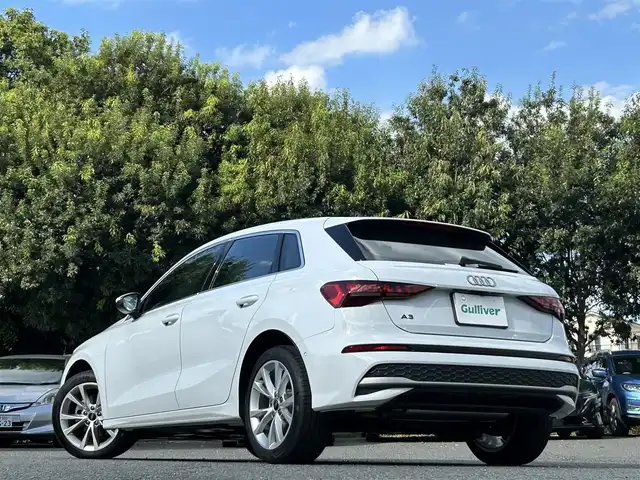 アウディ アウディ Ａ３ SB 30TFSI アドバンスド 東京都 2025(令7)年 0.1万km グレイシアホワイトメタリック ワンオーナー/ナビゲーションパッケージ/・純正MMIナビ/・バーチャルコックピットプラス/コンビニエンス&アシスタンスパッケージ ライト/・シートヒーター（前席）/・アダプティブクルーズコントロール/・リヤビューカメラ/・パークアシスト/・ハイビームアシスト/ラグジュアリーパッケージ/・パーシャルレザー（ブラック）/・マルチカラーアンビエントライティング/純正ビルトインETC/純正ドライブレコーダー（前後）/取扱説明書/保証書/スペアキー1本