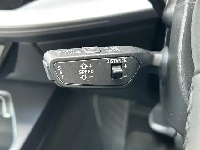 アウディ アウディ Ａ３ SB 30TFSI アドバンスド 東京都 2025(令7)年 0.1万km グレイシアホワイトメタリック ワンオーナー/ナビゲーションパッケージ/・純正MMIナビ/・バーチャルコックピットプラス/コンビニエンス&アシスタンスパッケージ ライト/・シートヒーター（前席）/・アダプティブクルーズコントロール/・リヤビューカメラ/・パークアシスト/・ハイビームアシスト/ラグジュアリーパッケージ/・パーシャルレザー（ブラック）/・マルチカラーアンビエントライティング/純正ビルトインETC/純正ドライブレコーダー（前後）/取扱説明書/保証書/スペアキー1本