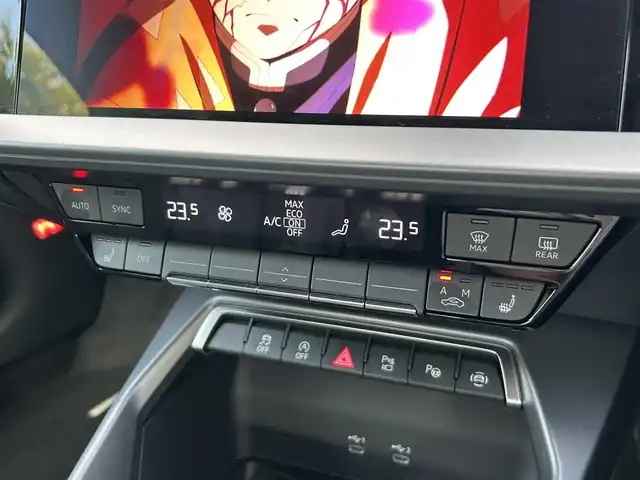 アウディ アウディ Ａ３ SB 30TFSI アドバンスド 東京都 2025(令7)年 0.1万km グレイシアホワイトメタリック ワンオーナー/ナビゲーションパッケージ/・純正MMIナビ/・バーチャルコックピットプラス/コンビニエンス&アシスタンスパッケージ ライト/・シートヒーター（前席）/・アダプティブクルーズコントロール/・リヤビューカメラ/・パークアシスト/・ハイビームアシスト/ラグジュアリーパッケージ/・パーシャルレザー（ブラック）/・マルチカラーアンビエントライティング/純正ビルトインETC/純正ドライブレコーダー（前後）/取扱説明書/保証書/スペアキー1本