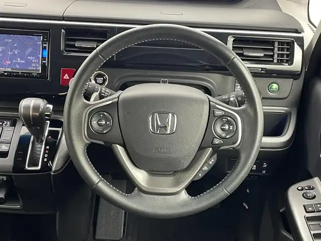 ホンダ ステップワゴン スパーダ ホンダセンシング 神奈川県 2017(平29)年 7.6万km プレミアムスパークルブラックパール 純正ナビ　フリップダウンモニター　バックカメラ　ビルトインＥＴＣ　アダクティブクルーズコントロール　両側パワースライドドア　純正アルミホイール　オートライト　ＬＥＤヘッドライト　地デジフルセグ