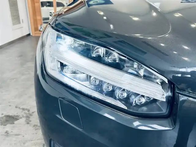 ボルボ ＸＣ９０ B5 AWD ノルディックED 大阪府 2020(令2)年 1.2万km サヴィルグレーメタリック 100台限定/サンルーフ/HarmanKardon/ACC/BLIS/純正ナビ/TV/360度カメラ/applecarplay/純正20インチAW/LEDヘッドライト/電動リアゲート/黒革/メモリ付きパワーシート/シートヒーター/ステアリングヒーター/自動駐車