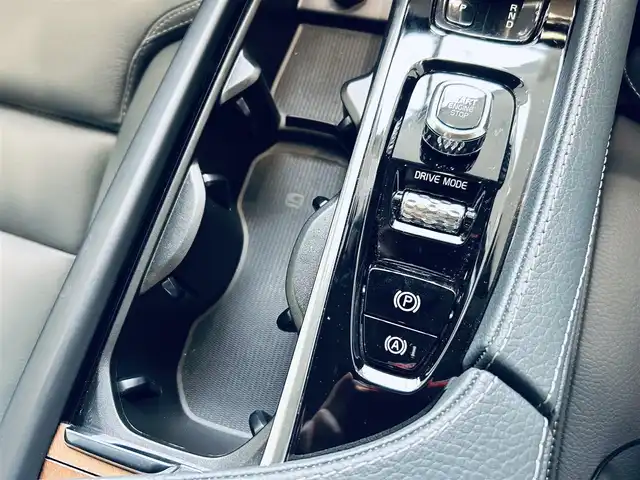 ボルボ ＸＣ９０ B5 AWD ノルディックED 大阪府 2020(令2)年 1.2万km サヴィルグレーメタリック 100台限定/サンルーフ/HarmanKardon/ACC/BLIS/純正ナビ/TV/360度カメラ/applecarplay/純正20インチAW/LEDヘッドライト/電動リアゲート/黒革/メモリ付きパワーシート/シートヒーター/ステアリングヒーター/自動駐車