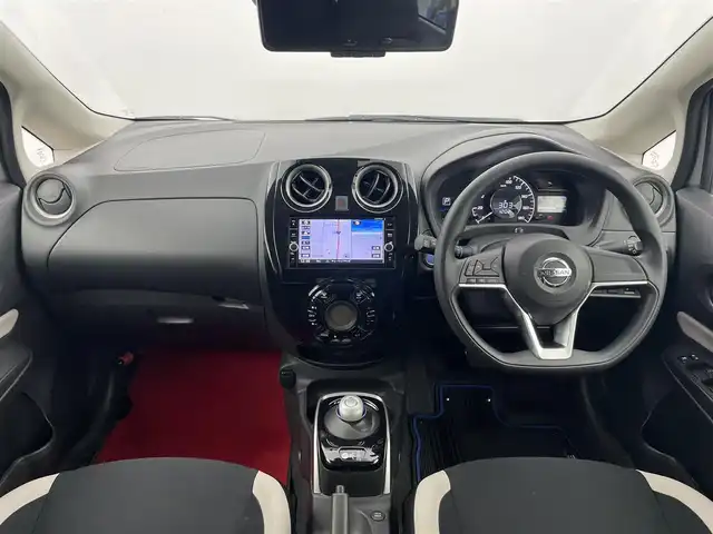 日産 ノート e－パワー X 富山県 2019(平31)年 0.9万km ブリリアントシルバー 純正ナビ（AM/FM/DVD/BT/フルセグ）/全方位カメラ/ドライブレコーダー/ETC/衝突被害軽減システム/レーンキープアシスト/コーナーセンサー/横滑り防止装置/アイドリングストップ/純正アルミホイール/純正フロアマット/オートハロゲンライト/ステアリングスイッチ/スマートキー