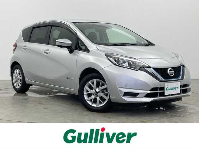 日産 ノート e－パワー X 富山県 2019(平31)年 0.9万km ブリリアントシルバー 純正ナビ（AM/FM/DVD/BT/フルセグ）/全方位カメラ/ドライブレコーダー/ETC/衝突被害軽減システム/レーンキープアシスト/コーナーセンサー/横滑り防止装置/アイドリングストップ/純正アルミホイール/純正フロアマット/オートハロゲンライト/ステアリングスイッチ/スマートキー