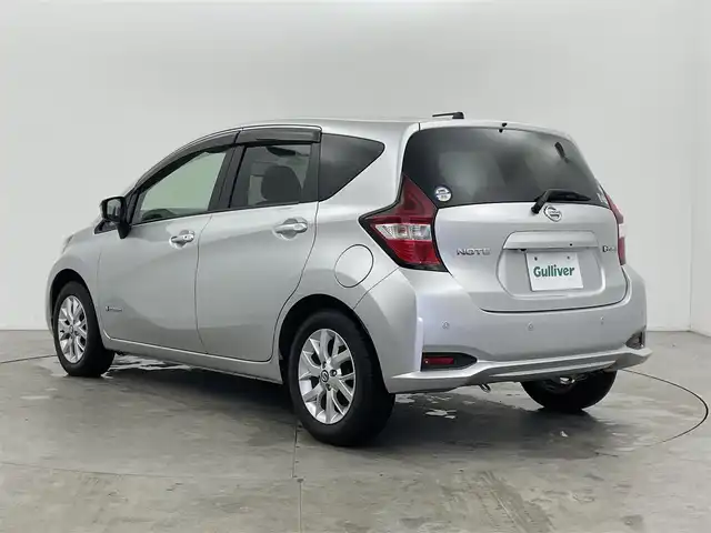 日産 ノート e－パワー X 富山県 2019(平31)年 0.9万km ブリリアントシルバー 純正ナビ（AM/FM/DVD/BT/フルセグ）/全方位カメラ/ドライブレコーダー/ETC/衝突被害軽減システム/レーンキープアシスト/コーナーセンサー/横滑り防止装置/アイドリングストップ/純正アルミホイール/純正フロアマット/オートハロゲンライト/ステアリングスイッチ/スマートキー