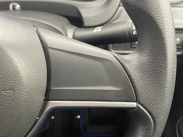 日産 ノート e－パワー X 富山県 2019(平31)年 0.9万km ブリリアントシルバー 純正ナビ（AM/FM/DVD/BT/フルセグ）/全方位カメラ/ドライブレコーダー/ETC/衝突被害軽減システム/レーンキープアシスト/コーナーセンサー/横滑り防止装置/アイドリングストップ/純正アルミホイール/純正フロアマット/オートハロゲンライト/ステアリングスイッチ/スマートキー