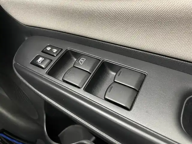 日産 ノート e－パワー X 富山県 2019(平31)年 0.9万km ブリリアントシルバー 純正ナビ（AM/FM/DVD/BT/フルセグ）/全方位カメラ/ドライブレコーダー/ETC/衝突被害軽減システム/レーンキープアシスト/コーナーセンサー/横滑り防止装置/アイドリングストップ/純正アルミホイール/純正フロアマット/オートハロゲンライト/ステアリングスイッチ/スマートキー