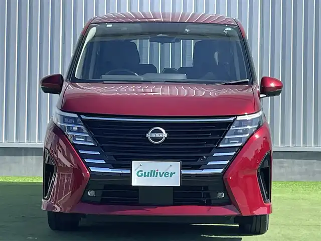 日産 セレナ ハイウェイスター V 香川県 2023(令5)年 1.7万km 赤 登録時走行距離：16792km/純正9型ナビゲーション/【AM/FM/TV/HDMI】/アラウンドビューモニター/衝突被害軽減ブレーキ/LDW（車線逸脱警報）/踏み間違い衝突防止アシスト/ふらつき警報/横滑り防止装置/プロパイロット（ACC）/クリアランスソナー（前後）/ビルトインETC2.0/LEDオートライト/フォグランプ/純正16インチアルミホイール/オートホールド付きブレーキ/後席サンシェード/パーソナルテーブル（2列目・3列目）/スペアキー/スマートキー/プッシュスタート