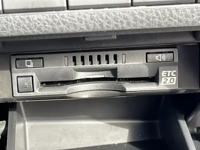 トヨタ カムリ G 宮崎県 2017(平29)年 9.4万km エモーショナルレッド 純正ナビ/　(AM/FM/BT/SD/DVD/TV)/サンルーフ/オートライト/オートハイビーム/クルーズコントロール/キープレーンアシスト/ドライブレコーダー/電動格納ミラー/純正アルミ　17インチ/純正マット/USB　前：１　後：２/シガーソケット/ETC2.0