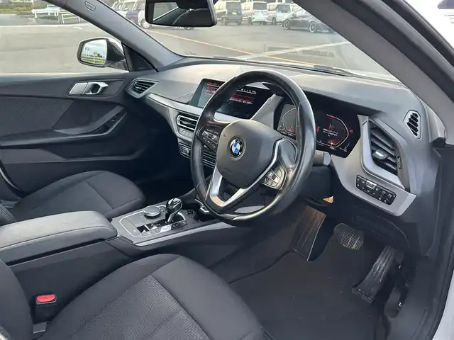 ＢＭＷ ＢＭＷ ２１８ｄ グランクーペ プレイ EDジョイ+ 佐賀県 2021(令3)年 6.8万km 白 純正ナビ/Bluetooth/USB/バックカメラ/ブラインドスポットモニター/アダクティブクルーズコントロール/オートホールド/１２Vソケット/デュアルエアコン/メモリー付きパワーシート/純正フロアマット/純正アルミ/衝突被害軽減システム/レーンキープアシスト/横滑り防止機能
