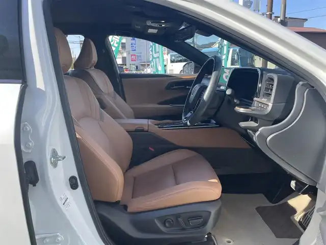 トヨタ クラウン スポーツ Z 神奈川県 2024(令6)年 1.3万km プレシャスホワイトパール 純正122.3インチディスプレイオーディオ/　（コネクティッドナビ・Bluetooth）/フルセグTV/パノラマルーフ/サンドブラウン本革シート/前席パワーシート/前席シートヒーター/エアシート/ステアリングヒーター/トヨタセーフティセンス/トヨタチームメイト/パノラミックビューモニター/デジタルインナーミラー/レーダークルーズコントロール/ブラインドスポットモニター/ヘッドアップディスプレイ/縦置き置くだけ充電/パワーバックドア/ビルトインETC2.0/スマートキー×2/保証書/取扱説明書